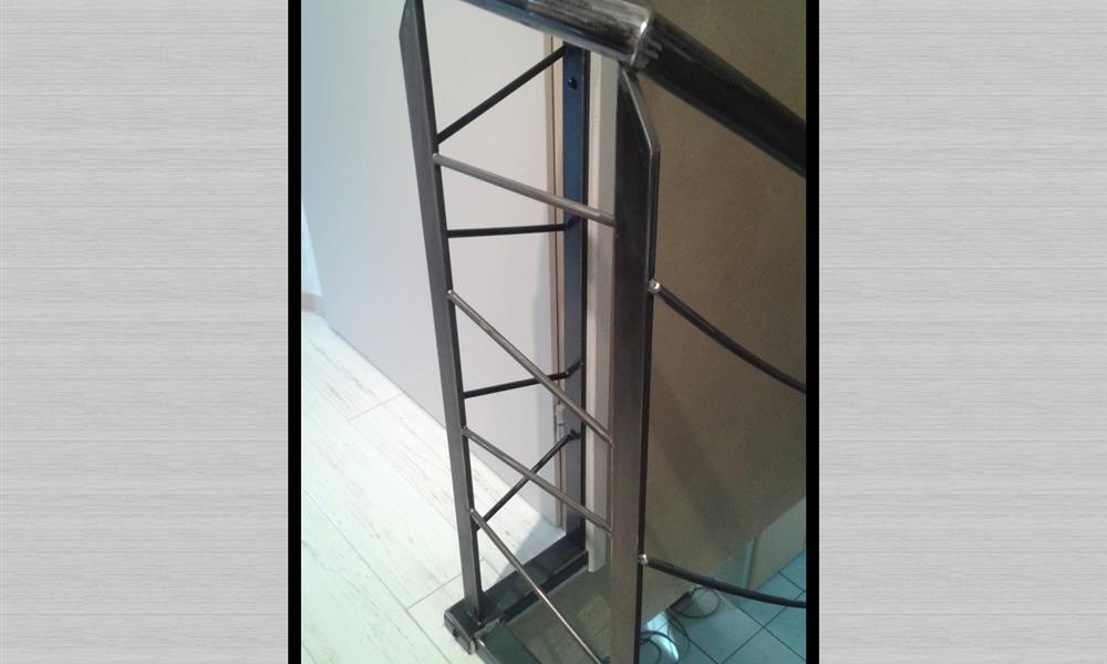 Relookin, changement de la rampe en bois pour une rampe en acier. ARINOX - 