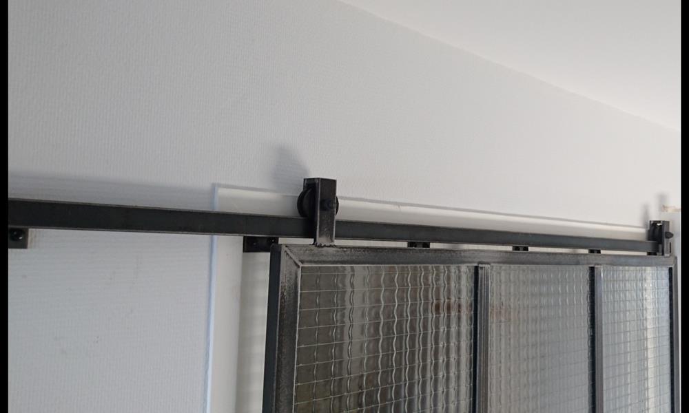 Détail  porte coulissante avec verre armé  ARINOX - 