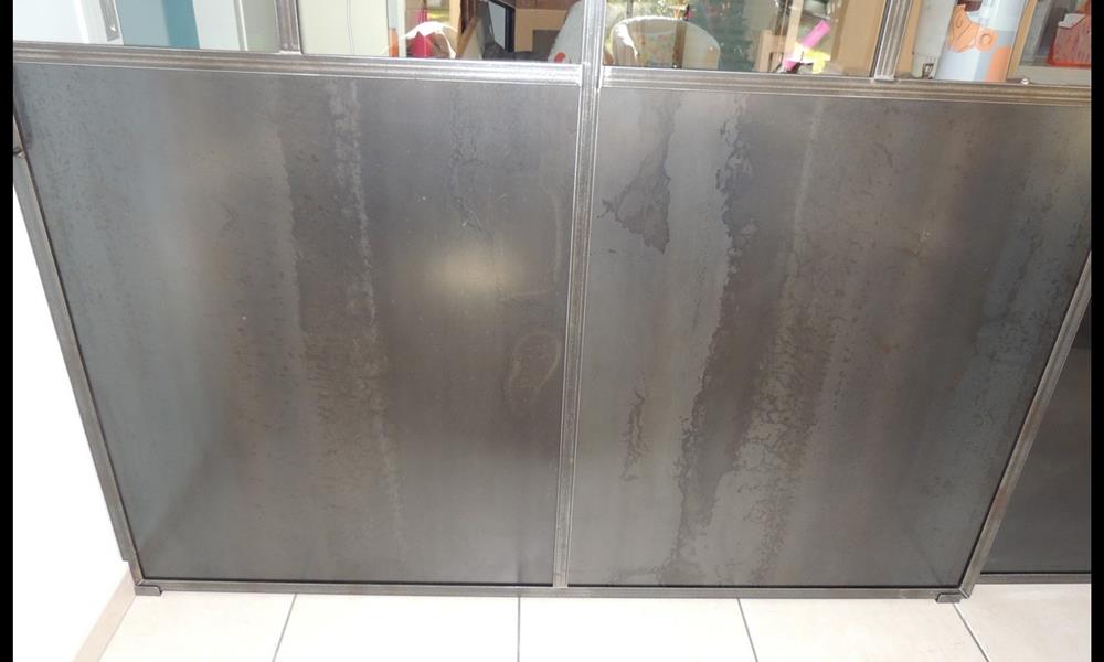 Détail sur tôle, effet matière.- ARINOX - 