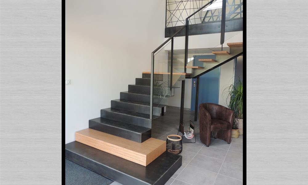 Escalier acier bois avec contre marche ARINOX - 