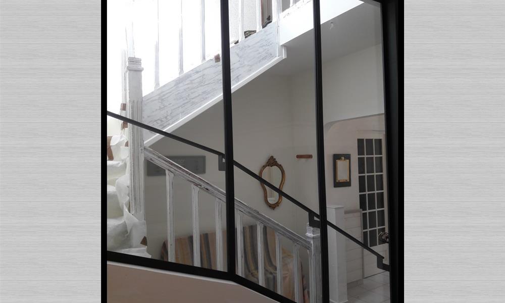 Verrière acier brut dans escalier ARINOX - 