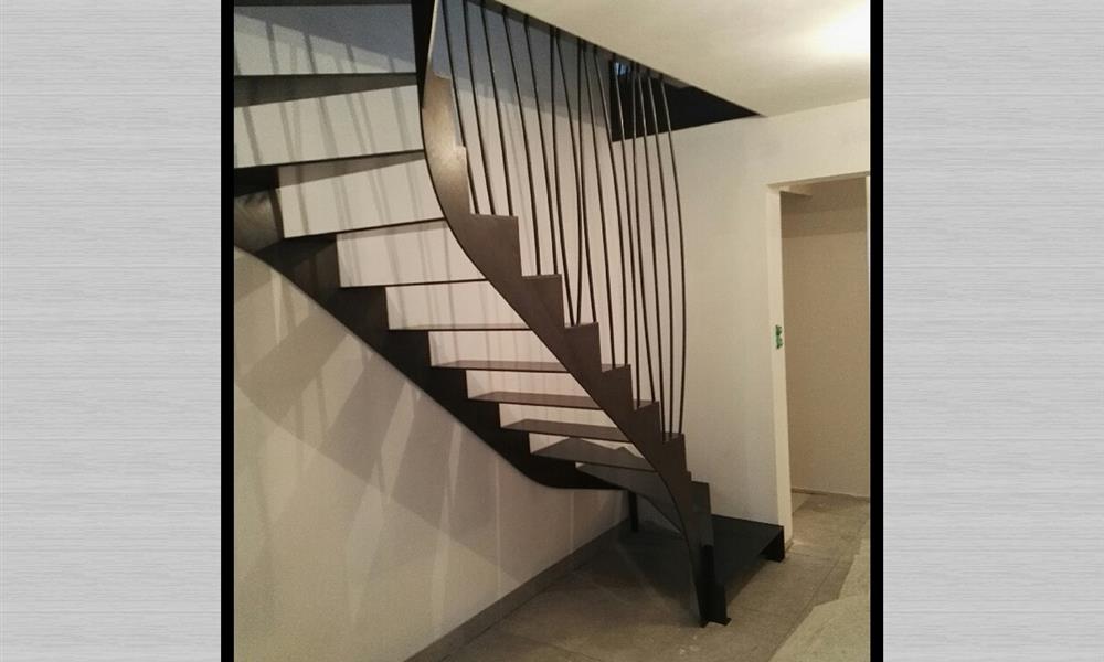Escalier tout acier 2/4 tournants garde corps sol/plafond style roseaux ARINOX - 