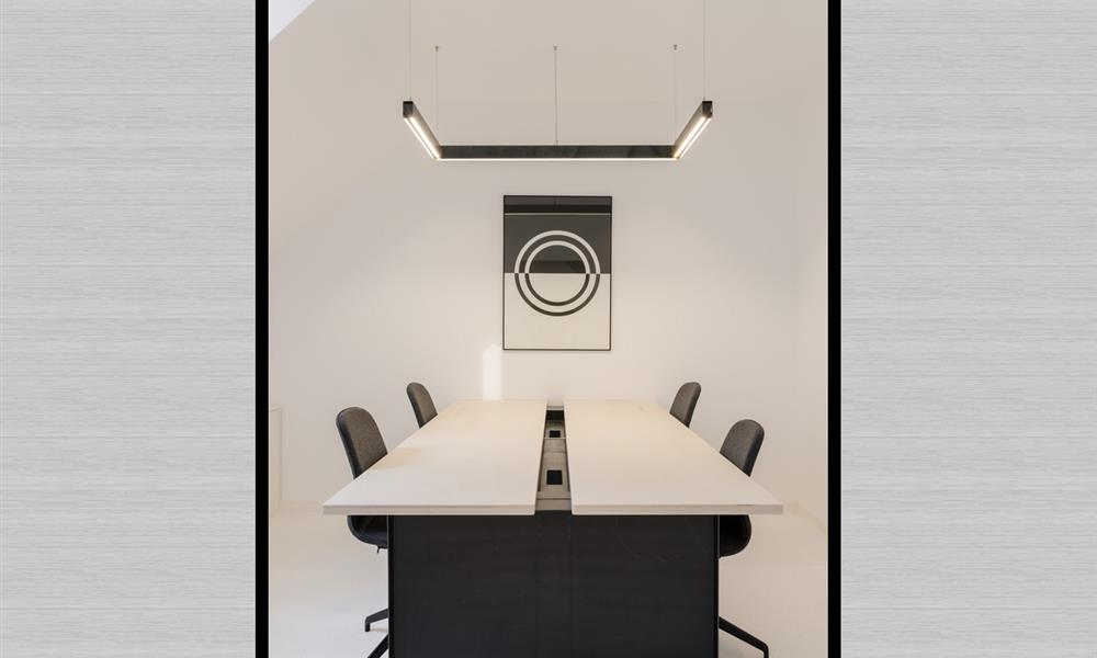 Bureau Design en acier et luminaire, plateau hêtre ARINOX
