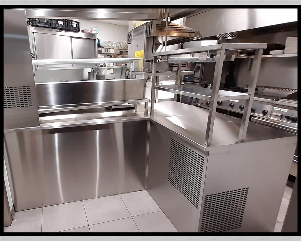 Fabricant de cuisines en inox en Bretagne, Vannes - Agencement / Mobilier  déco métal acier & inox pour particulier en Bretagne - Arinox