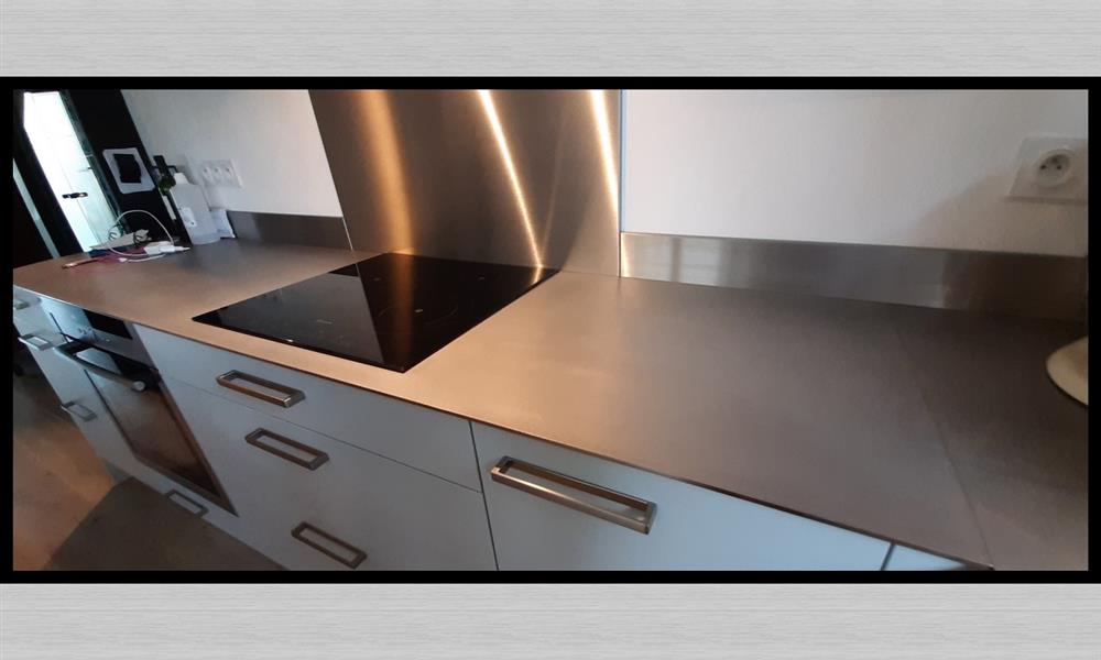 Plan de travail de cuisine en INOX massif laminé à chaud vibré ARINOX - 
