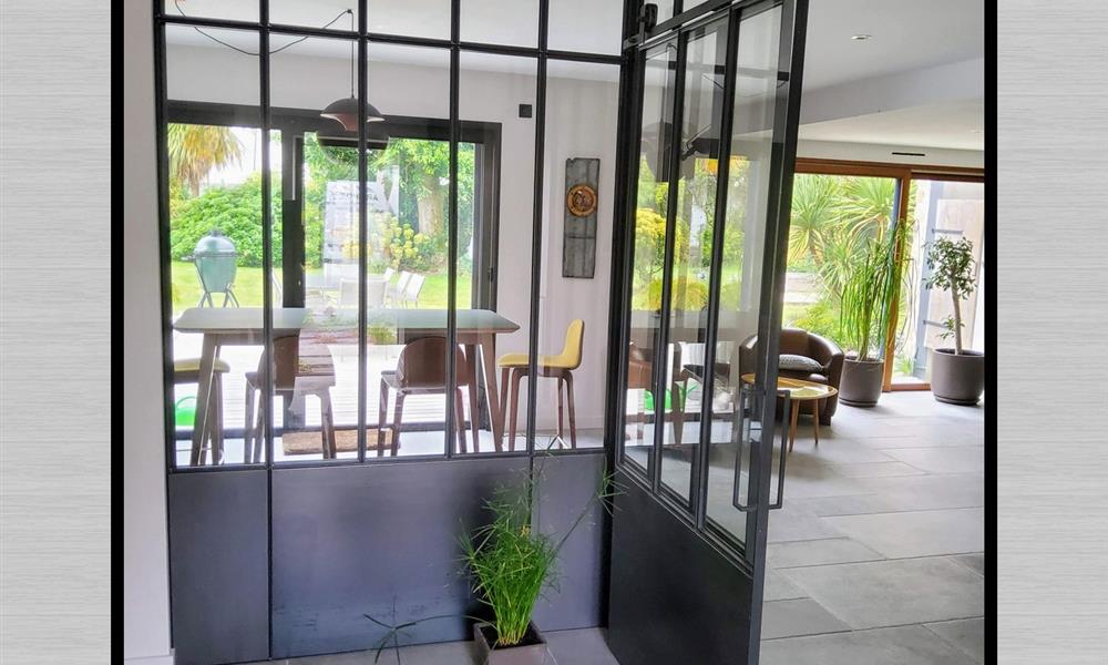 Cloison vitrée style atelier pour votre entrée ARINOX - 