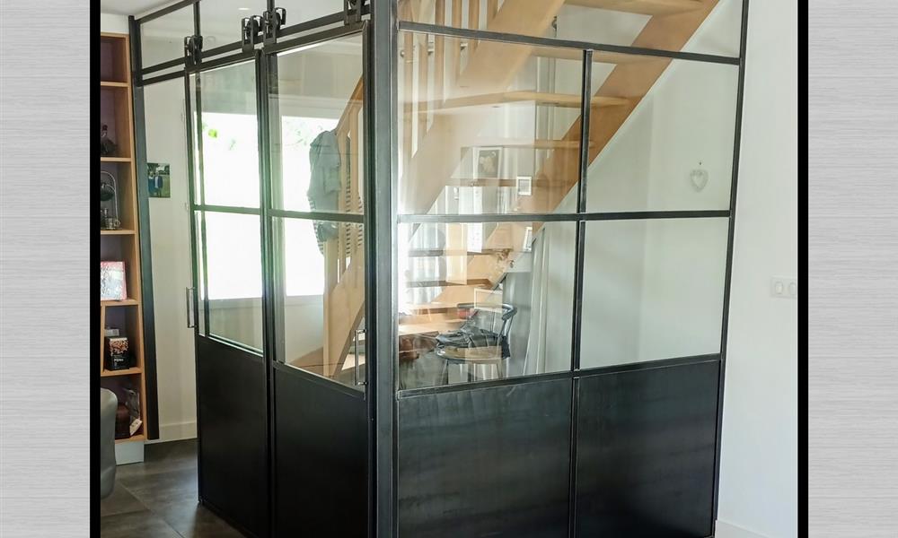 Cloisons vitrées style atelier pour fermer une cage d'escalier : ARINOX