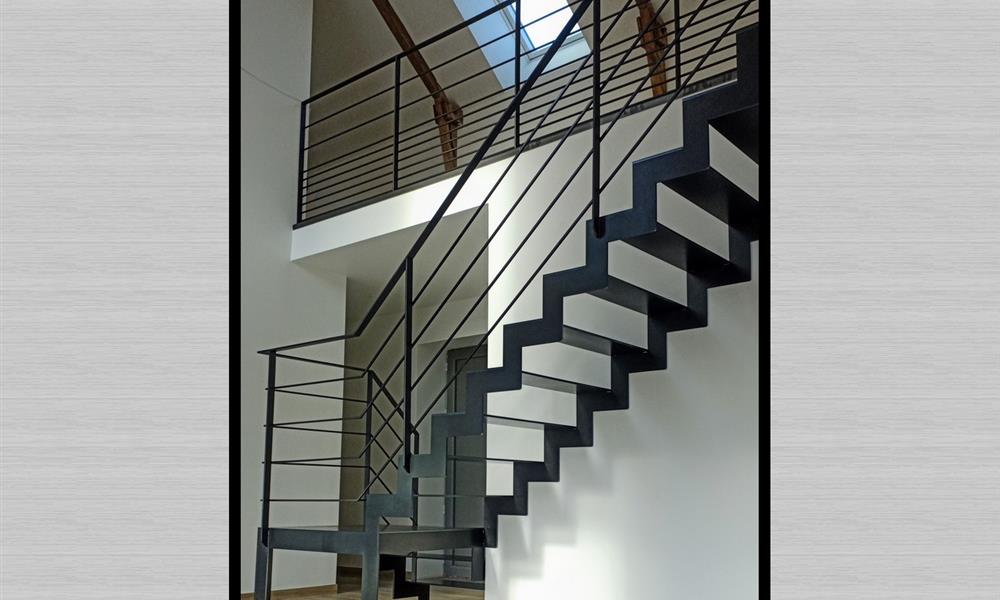 Escalier tout acier brut verni  avec palier : ARINOX - 