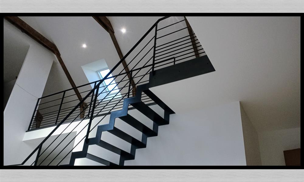 Escalier tout acier brut verni  avec palier : ARINOX - 