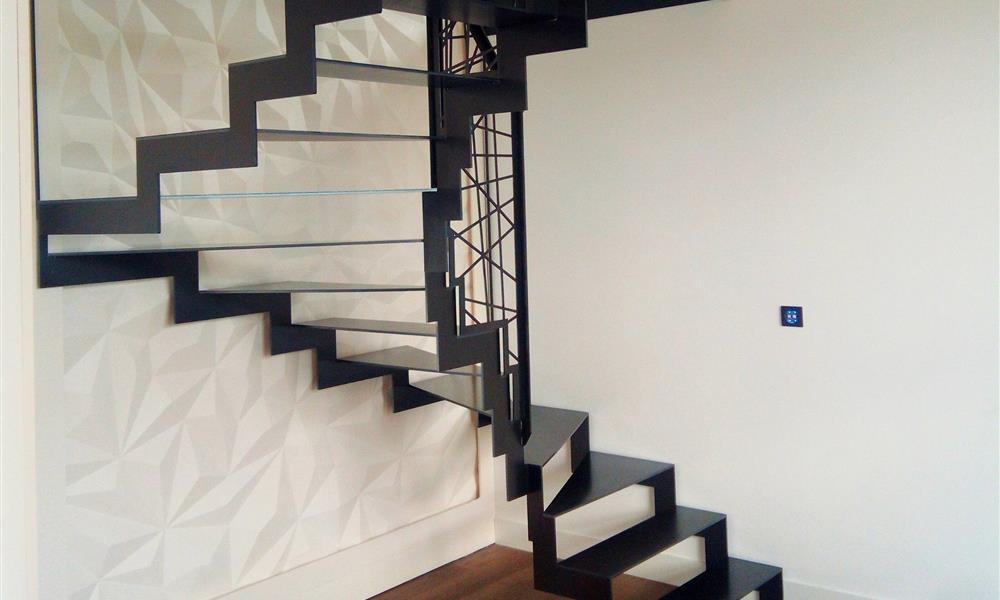Escalier tout acier , garde-corps en découpe laser ARINOX - 