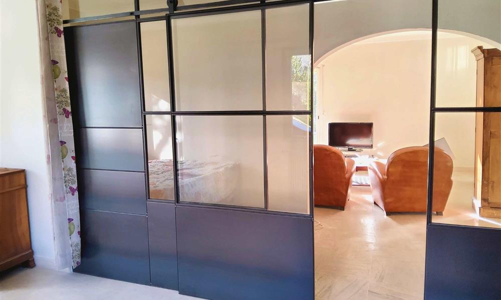 Cloison vitrée soubassement isolé et verres acoustiques ARINOX - 