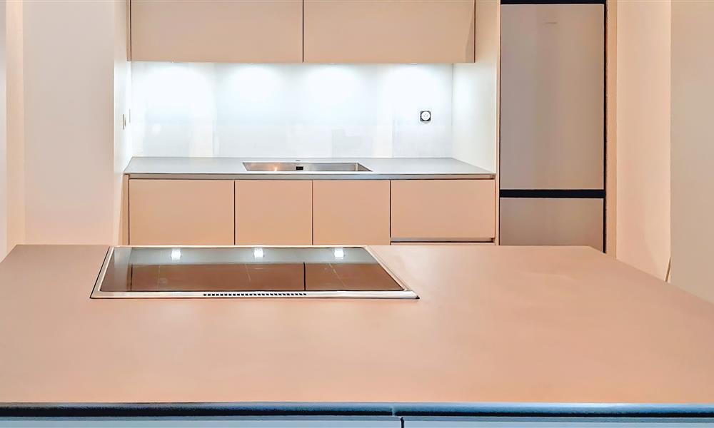 Plan de travail de cuisine en INOX massif laminé à chaud vibré ARINOX - 