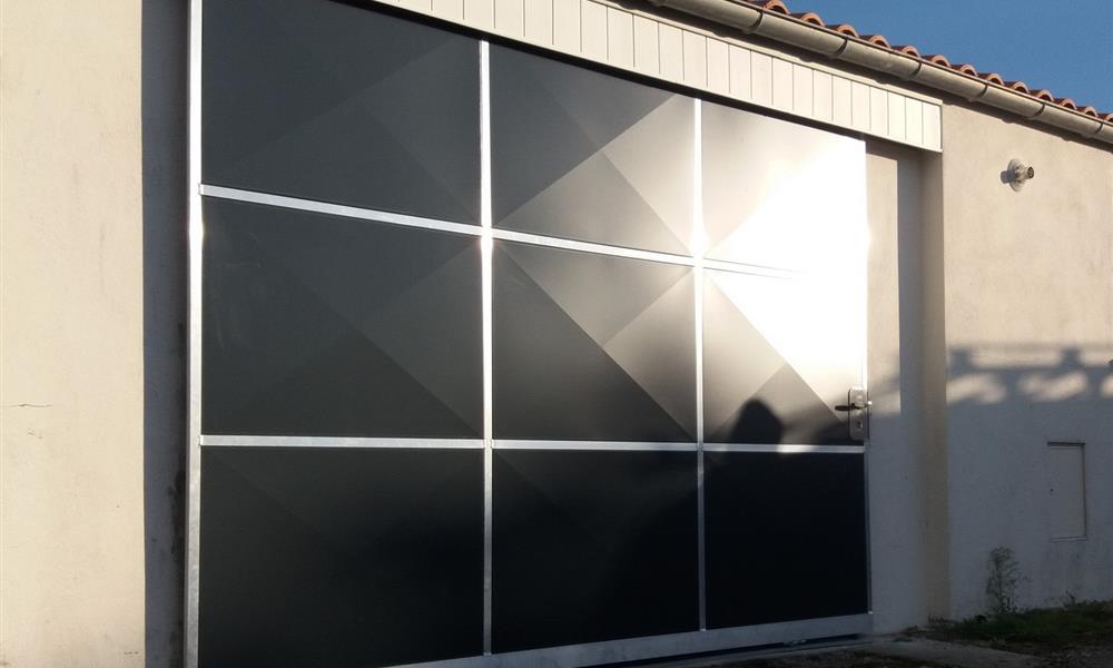 Portail extérieur ALU avec pointe de diamant, rail coulissant ARINOX  - 