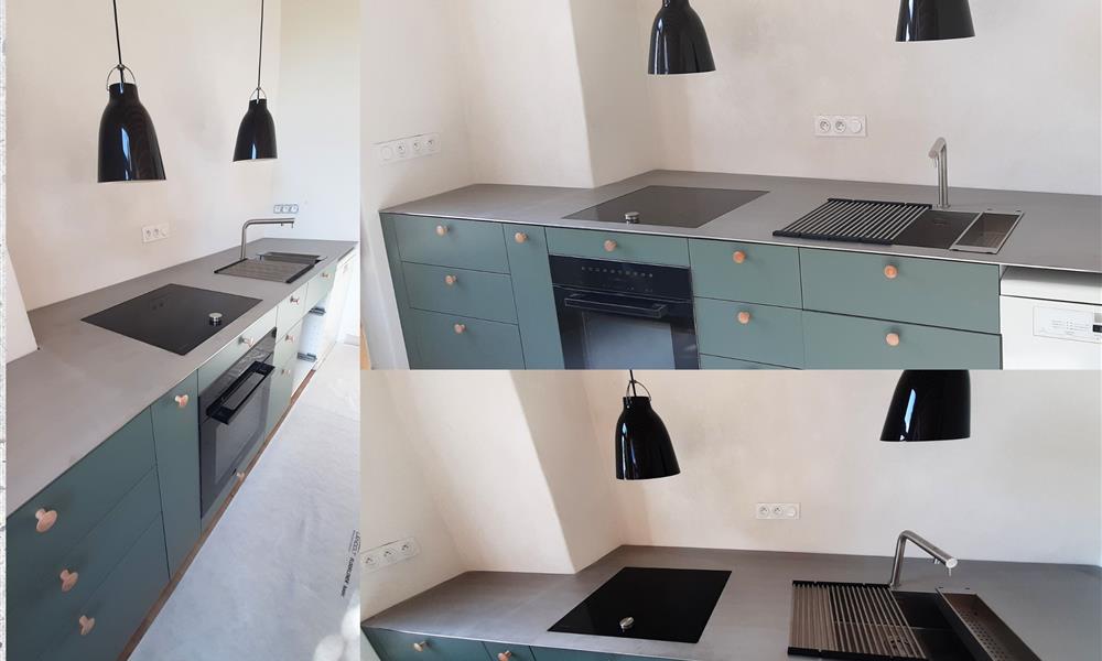 Plan INOX massif finition vibrée, table de cuisson affleurante, évier soudé. ARINOX - 