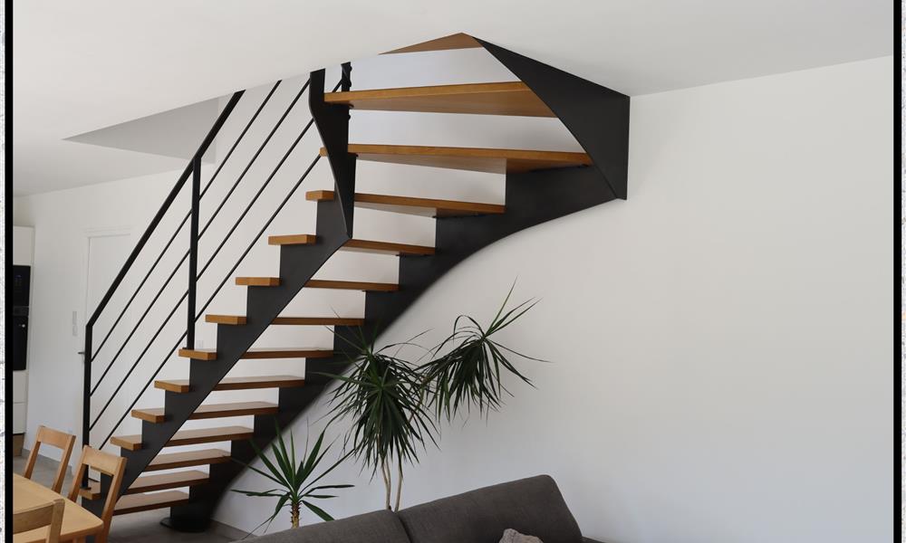 Escalier métal et bois, limons centraux ARINNOX - 